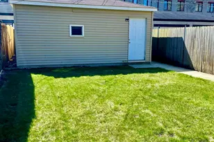 469 E Bowen Ave, Chicago, IL 60653 - Photo 18