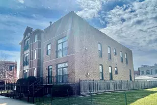 469 E Bowen Ave, Chicago, IL 60653 - Photo 2