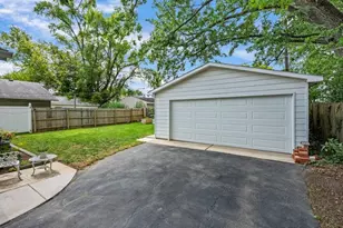 1112 Brentwood Dr, Round Lake Beach, IL 60073 - Photo 16