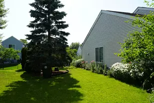 127 W Amberley Dr, Round Lake, IL 60073 - Photo 2