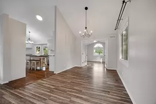 615 Chester Ct E, Aurora, IL 60504 - Photo 8