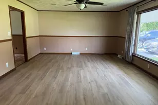 715 State St, Eldorado, IL 62930 - Photo 4