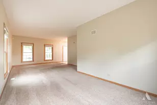 333 Brittany Trail, Elgin, IL 60120 - Photo 8