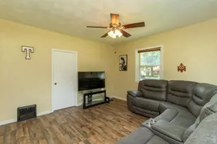 214 NE 6th Ave, Galva, IL 61434 - Photo 16