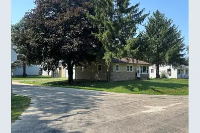 300 Hillcrest Avenue, Rochelle, IL 61068 - Photo 2