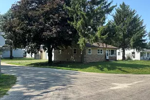 300 Hillcrest Ave, Rochelle, IL 61068 - Photo 2