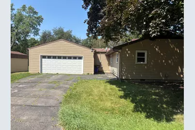 300 Hillcrest Avenue, Rochelle, IL 61068 - Photo 10