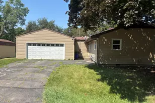 300 Hillcrest Ave, Rochelle, IL 61068 - Photo 10