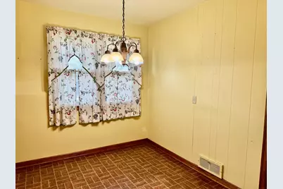 1021 7th Street, Peru, IL 61354 - Photo 6