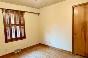 1021 7th St, Peru, IL 61354 - Photo 12
