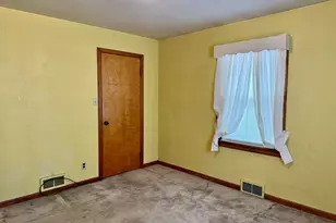 1021 7th St, Peru, IL 61354 - Photo 18