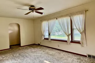 1021 7th St, Peru, IL 61354 - Photo 2