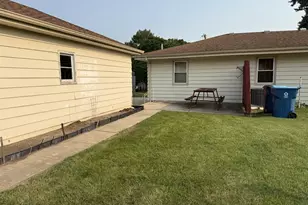 1021 7th St, Peru, IL 61354 - Photo 22
