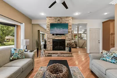 610 W Lonnquist Boulevard, Mount Prospect, IL 60056 - Photo 6