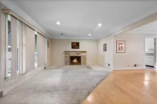6939 N Francisco Ave, Chicago, IL 60645 - Photo 2