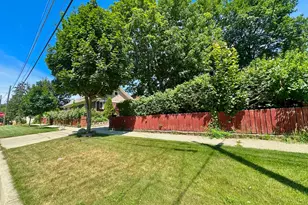 85 Wilcox Ave, Elgin, IL 60123 - Photo 34