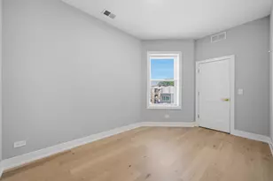 2442 W Wilson Ave, Chicago, IL 60625 - Photo 12