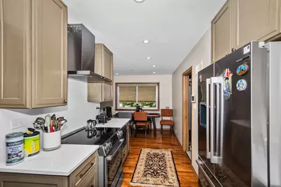 6815 N Tripp Avenue, Lincolnwood, IL 60712 - Photo 8
