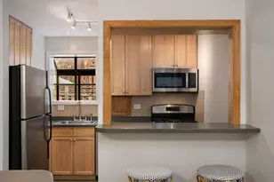 2121 N Lincoln Ave, Chicago, IL 60614 - Photo 12
