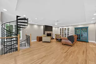 433 S Euclid Ave, Villa Park, IL 60181 - Photo 2