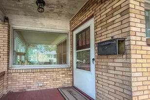 918 W Washington St, Champaign, IL 61821 - Photo 4