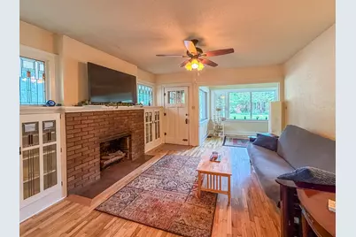 918 W Washington Street, Champaign, IL 61821 - Photo 8
