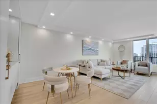 4170 N Marine Dr, Chicago, IL 60613 - Photo 2