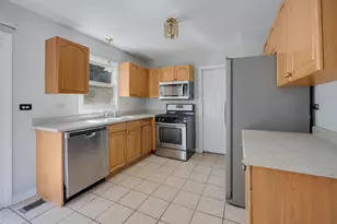 8189 Carlisle Dr, Hanover Park, IL 60133 - Photo 8