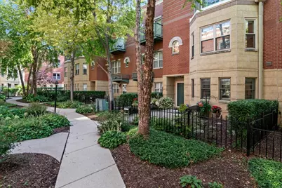 4530 S Woodlawn Avenue #305, Chicago, IL 60653 - Photo 2