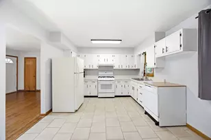 1109 Wicker St, Woodstock, IL 60098 - Photo 2