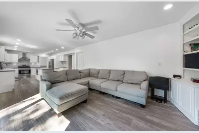 565 Liberty Avenue, South Elgin, IL 60177 - Photo 10