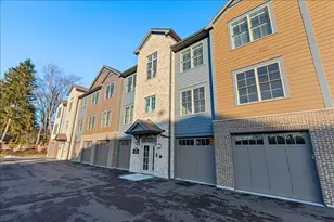 319 S Glendale Ave, Barrington, IL 60010 - Photo 1