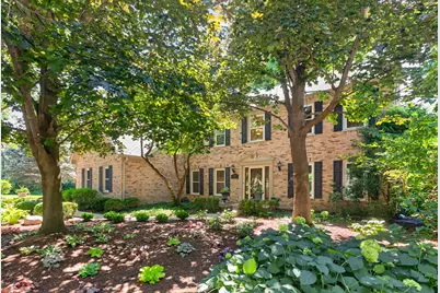1315 Hawkins Court, Saint Charles, IL 60174 - Photo 2