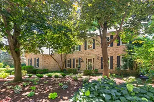 1315 Hawkins Ct, Saint Charles, IL 60174 - Photo 2