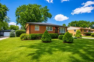 1114 S Birch Dr, Mount Prospect, IL 60056 - Photo 2