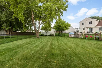 630 Hobart Drive, South Elgin, IL 60177 - Photo 2