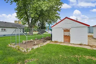 106 W South St, Elliott, IL 60933 - Photo 30