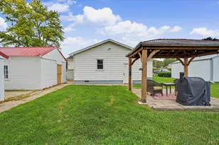 106 W South St, Elliott, IL 60933 - Photo 28