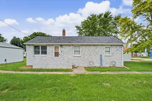 106 W South St, Elliott, IL 60933 - Photo 32
