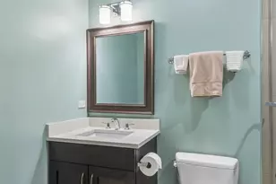 2109 W Sunnyside Ave, Chicago, IL 60625 - Photo 46