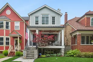 2109 W Sunnyside Ave, Chicago, IL 60625 - Photo 1