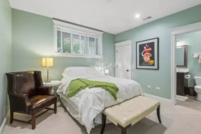 2109 W Sunnyside Avenue, Chicago, IL 60625 - Photo 44