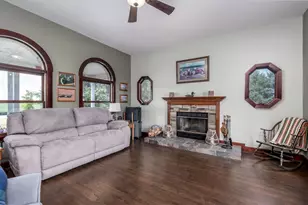 10617 E 2950 N Rd, Blackstone, IL 61313 - Photo 8