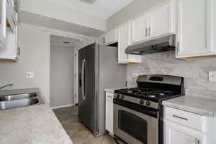 1957 Wildwood Cir, Glendale Heights, IL 60139 - Photo 8