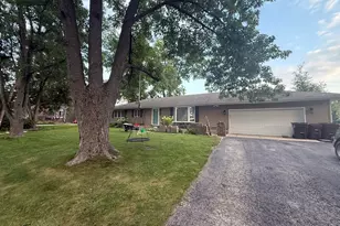 122 Gall Ln, New Lenox, IL 60451 - Photo 1