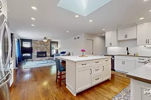 1809 Eaton Dr, Woodridge, IL 60517 - Photo 10