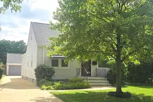 710 Catherine St, Joliet, IL 60435 - Photo 2