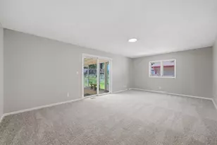 1520 Crestwood Ct, Aurora, IL 60506 - Photo 6