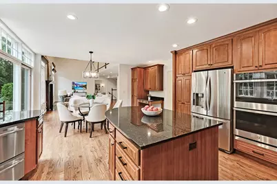 32 Ridgefield Lane, Burr Ridge, IL 60527 - Photo 16
