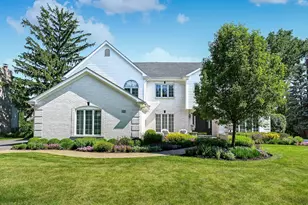 32 Ridgefield Ln, Burr Ridge, IL 60527 - Photo 1